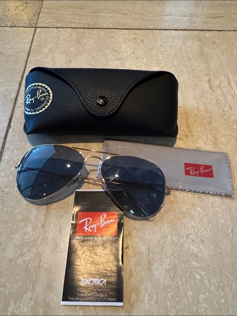 Ray-Ban Aviator Polarized Sunglasses in Gold. RB Case & Cloth